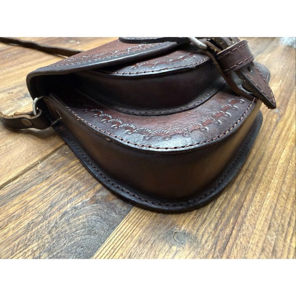 Beautiful Handmade leather shoulder bag - Picture 8 of 16